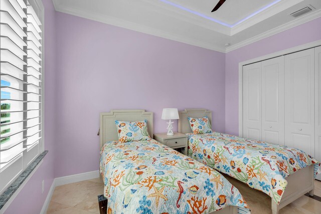 bedroom featuring ornamental molding, ceiling fan, and a closet