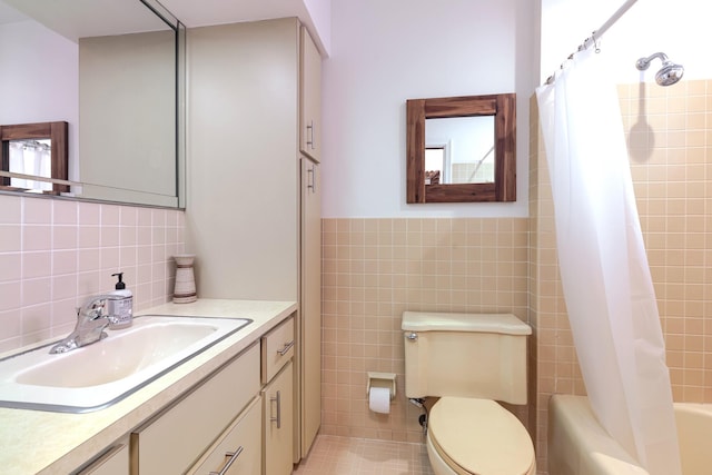 1110 Johnson St, Key West, FL 33040 - full bath featuring tile walls, vanity, toilet, and shower / bath combination with curtain