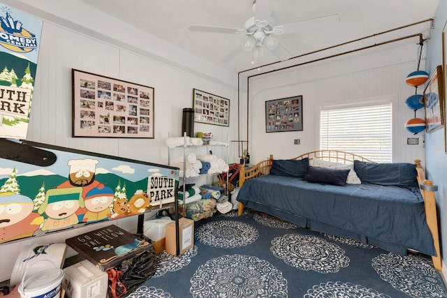 bedroom with ceiling fan