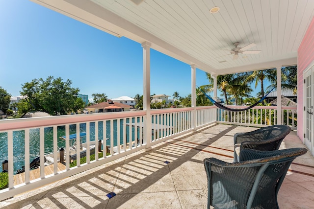 balcony featuring ceiling fan