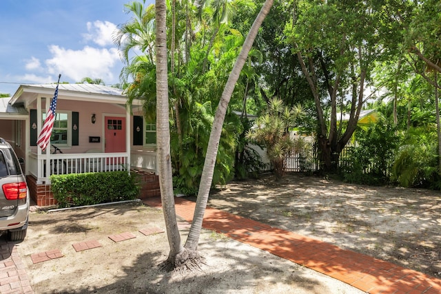 view of front of property featuring a porch