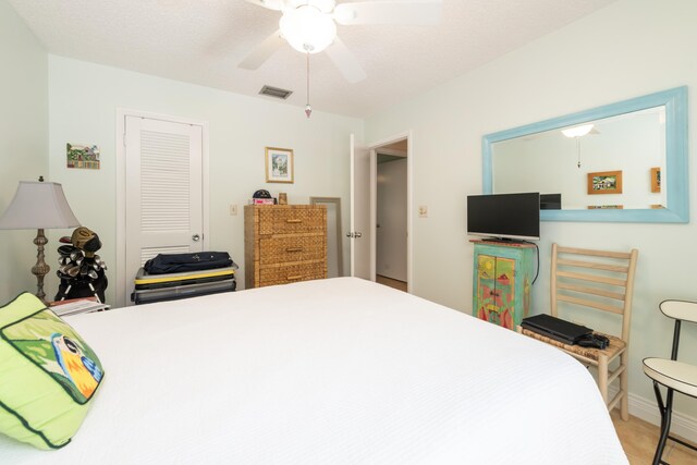 bedroom featuring a textured ceiling, a closet, and ceiling fan