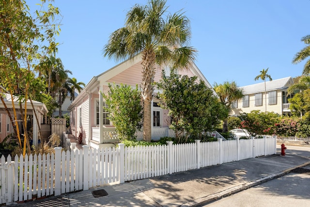 view of front facade with a fenced front yard