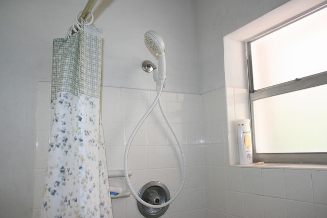 bathroom with curtained shower