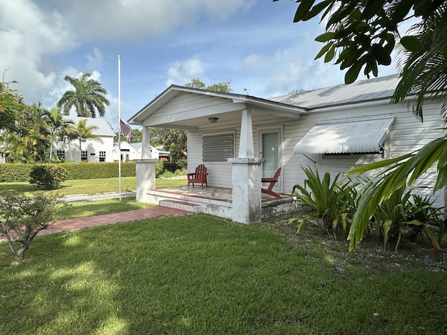 view of front of property with a front lawn