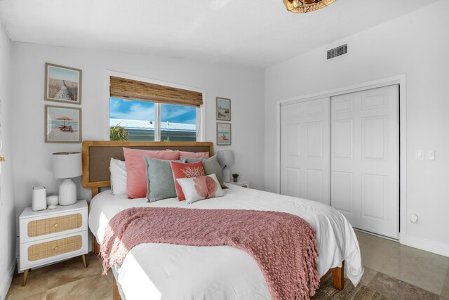 bedroom with a closet