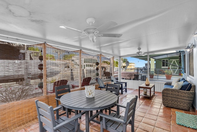 sunroom with ceiling fan