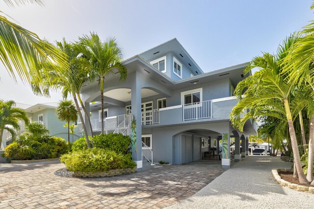 view of front facade featuring a carport