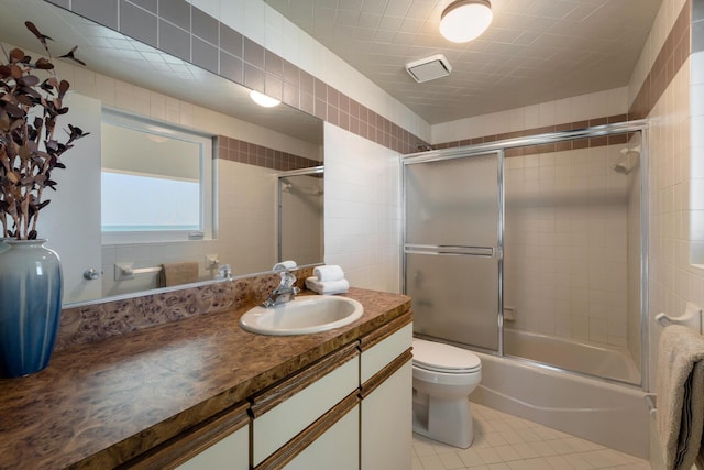 228 W Seaview Cir, Duck, FL 33050 - full bath featuring toilet, vanity, tile patterned flooring, and bath / shower combo with glass door