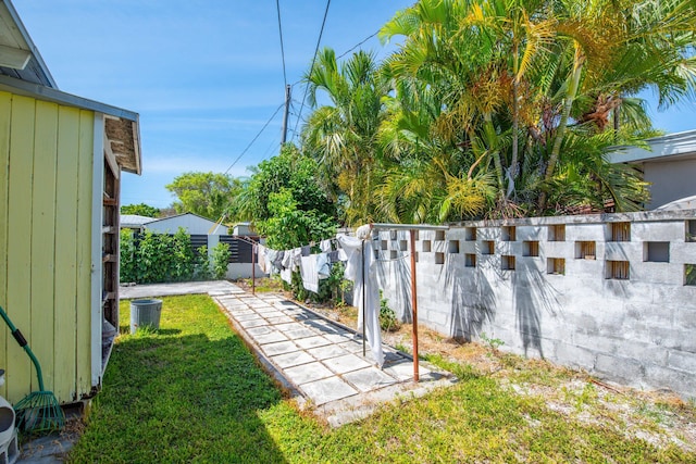 3746 Paula Ave, Key West, FL 33040 - view of yard