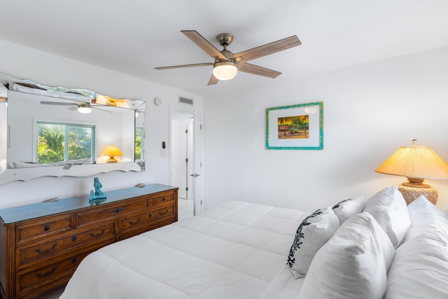 bedroom with ceiling fan