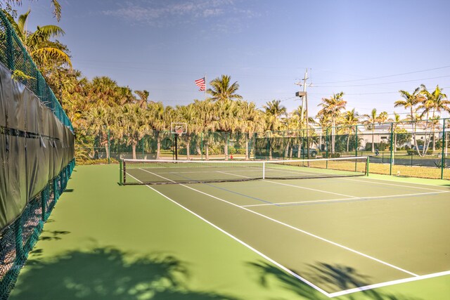 1133 W Ocean Dr Unit 2, Key Colony, FL 33051 - view of sport court with community basketball court and fence