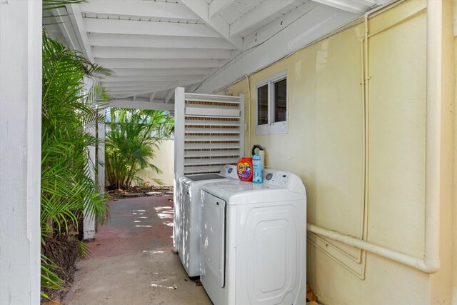 exterior space featuring independent washer and dryer