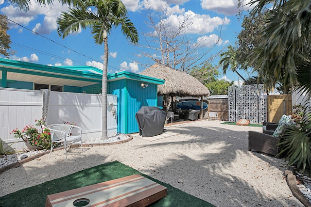 view of yard featuring a patio area