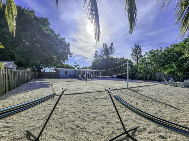 surrounding community with volleyball court