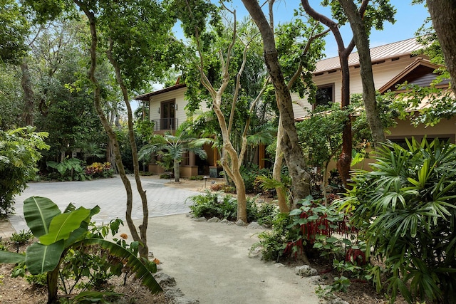 view of front of property with a patio area