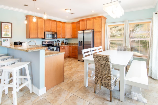 kitchen with decorative light fixtures, stainless steel appliances, kitchen peninsula, and a breakfast bar