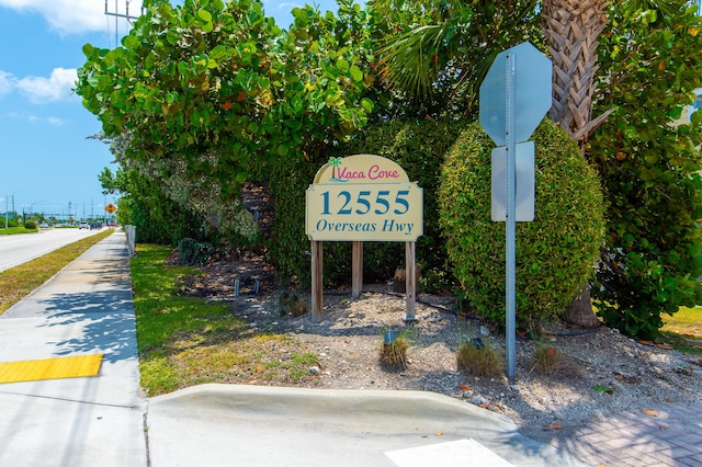 view of community / neighborhood sign