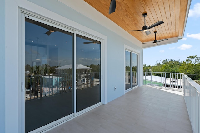 balcony featuring ceiling fan