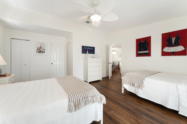 bedroom with dark wood-type flooring and ceiling fan