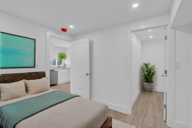 bedroom featuring light wood finished floors, baseboards, and recessed lighting