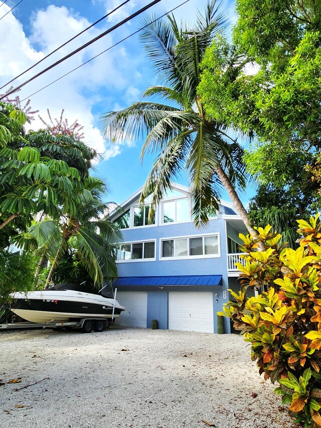 view of front facade featuring a garage