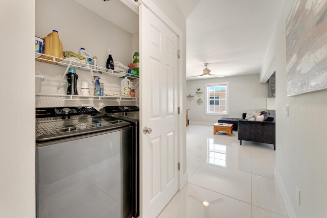 laundry room featuring washer and dryer, light tile patterned floors, and ceiling fan