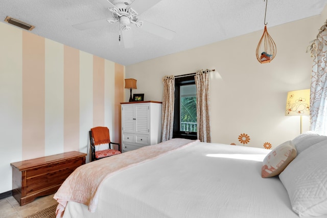 bedroom featuring ceiling fan and a textured ceiling