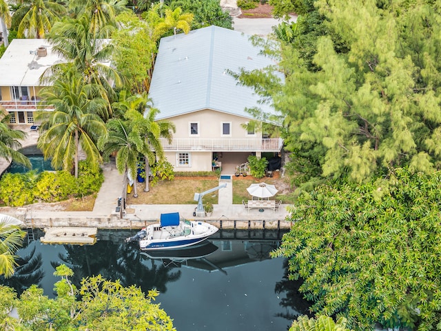 bird's eye view featuring a water view