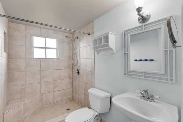 290 Woods Ave, Tavernier, FL 33070 - full bathroom featuring a tile shower, toilet, and a sink