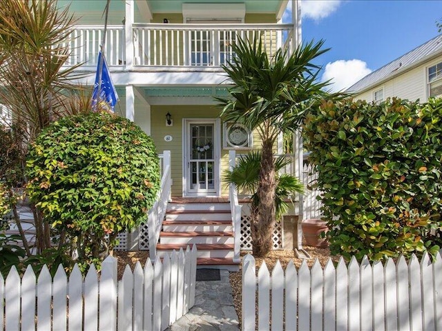 property entrance with a balcony and radiator heating unit