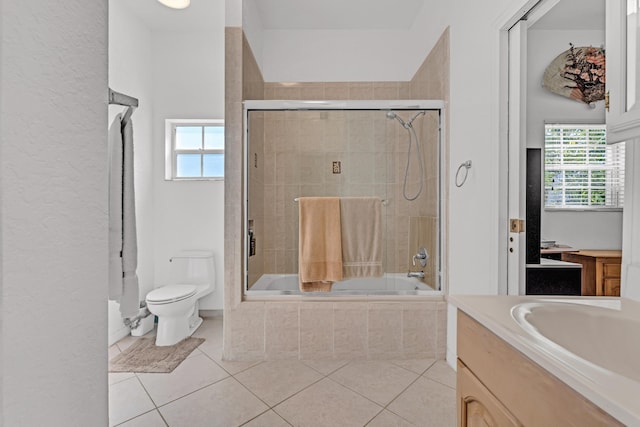 full bathroom featuring a healthy amount of sunlight, vanity, toilet, and enclosed tub / shower combo