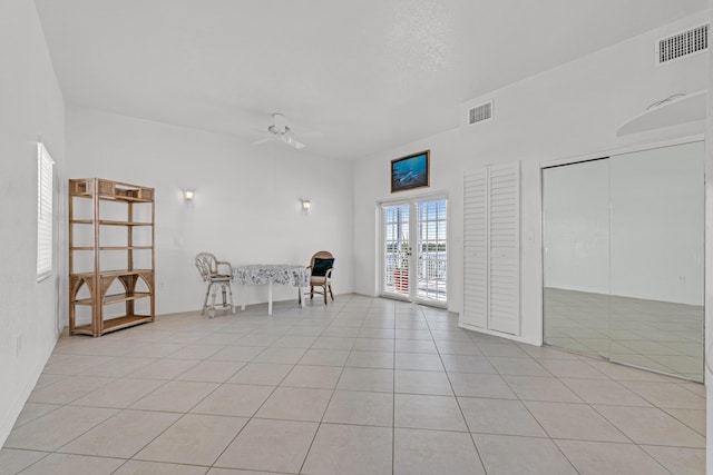 empty room featuring light tile patterned floors and ceiling fan