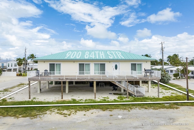 view of front facade featuring a wooden deck