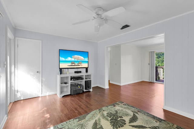 living room with crown molding, dark hardwood / wood-style floors, and ceiling fan