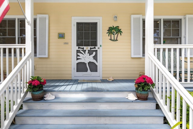 doorway to property with covered porch