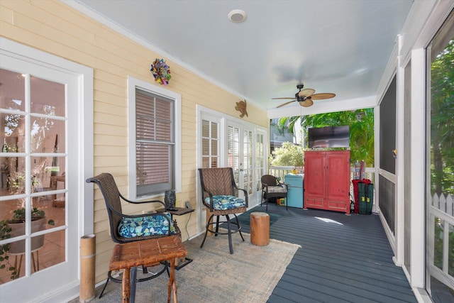 sunroom featuring a ceiling fan