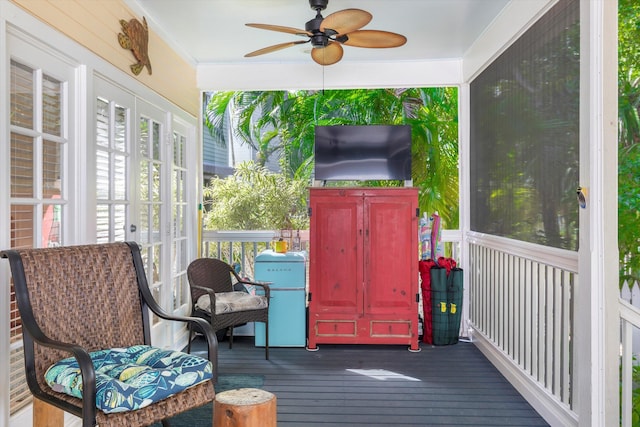 sunroom featuring a ceiling fan