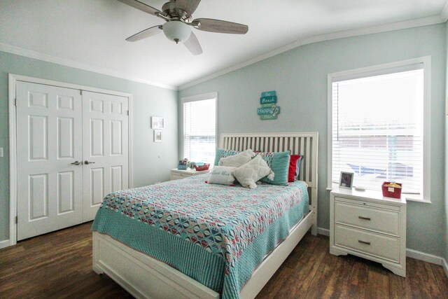 bedroom featuring lofted ceiling, dark wood-style flooring, baseboards, ornamental molding, and a closet