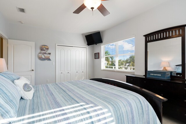 bedroom featuring ceiling fan and a closet