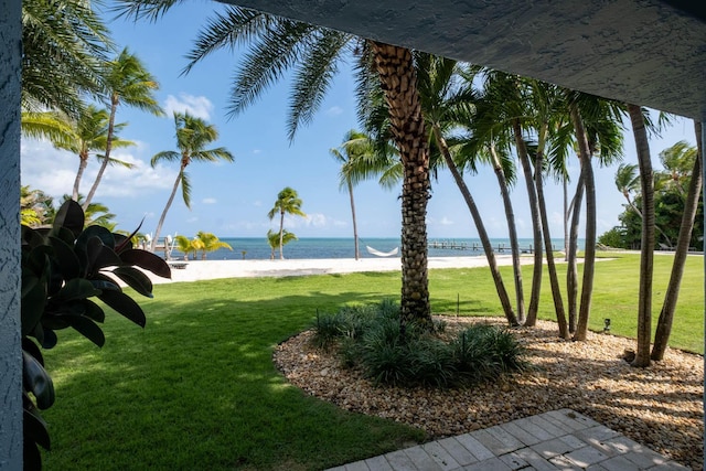 view of yard featuring a water view