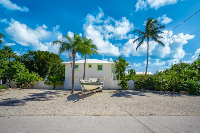 view of front of property