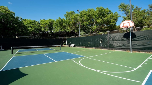 97501 Overseas Hwy Unit 809, Key Largo, FL 33037 - view of sport court with community basketball court and a tennis court