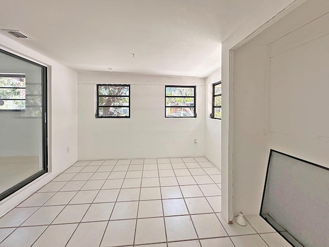 empty room featuring light tile patterned floors