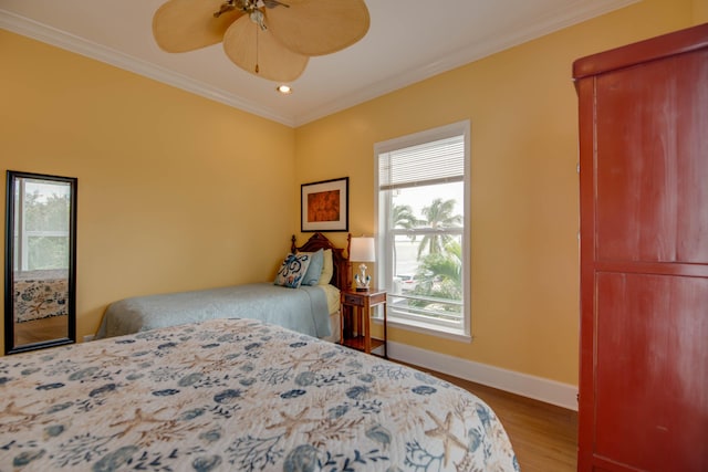 bedroom featuring ornamental molding, hardwood / wood-style floors, and ceiling fan