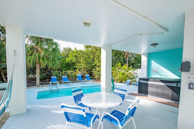 view of swimming pool featuring a jacuzzi and a patio area