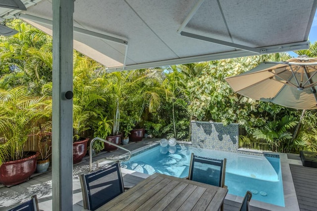 810 Terry Ln, Key West, FL 33040 - swimming pool with outdoor dining space