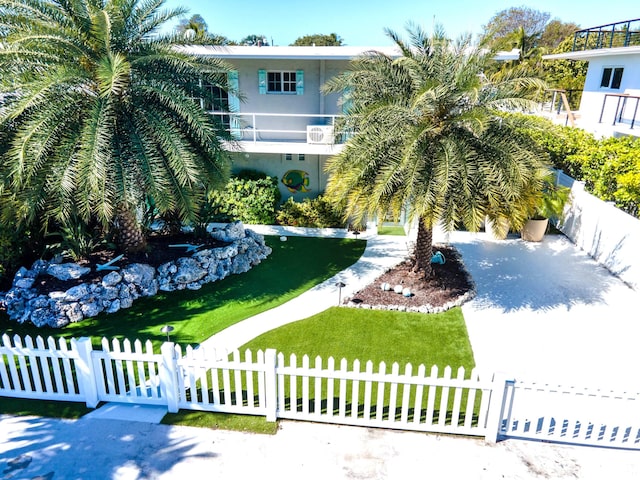 exterior space featuring a yard