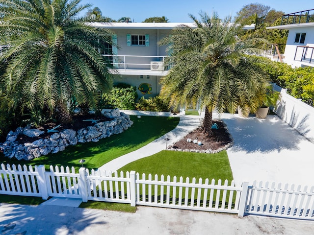 exterior space featuring a lawn