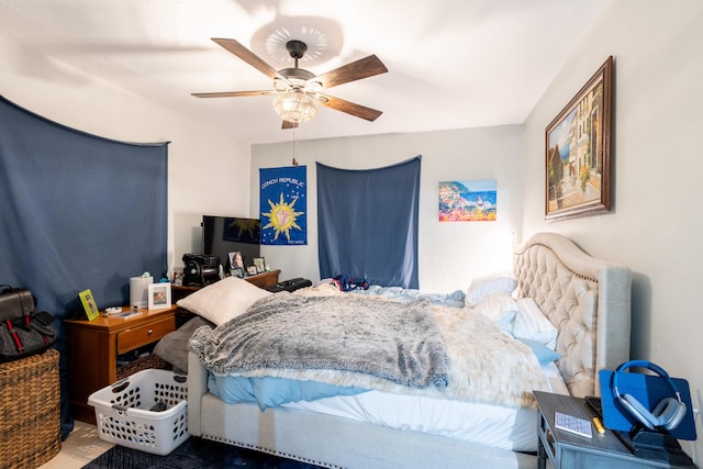 bedroom with ceiling fan